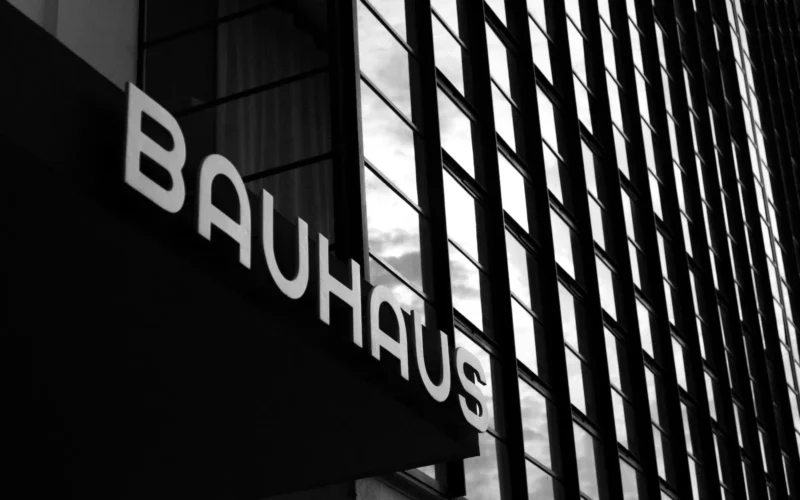a black and white photo of a building with a sign that says bauhau
